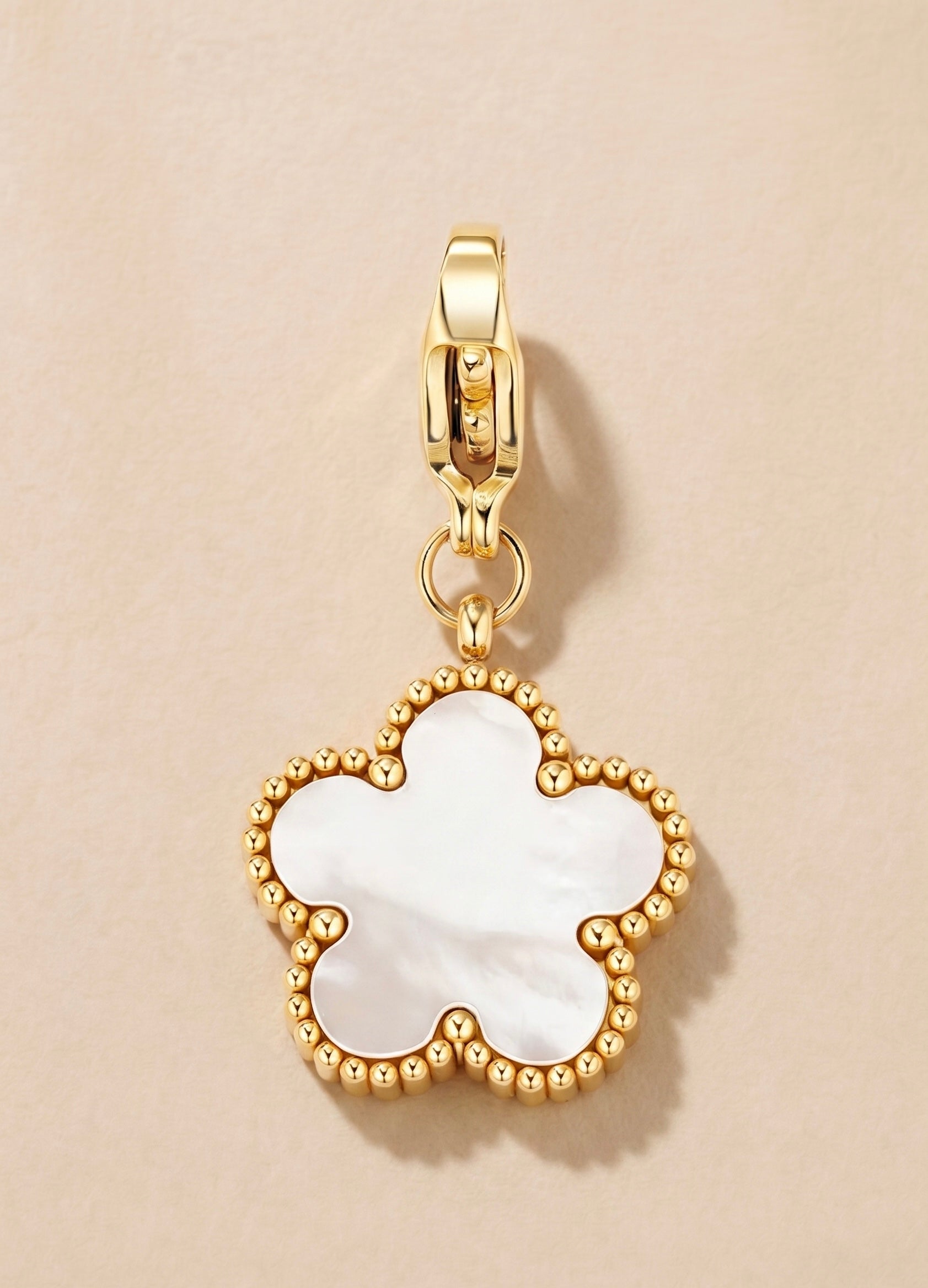 Charm fleur blanche